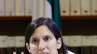 Schlein Accusa I Popolari Di I