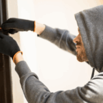 Latina, Donna Legata E Minacciata Con Una Pistola: Colpo Da 60Mila Euro In Casa