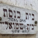 Scritte Antisemite Sulla Sinagoga Di Piazza Bologna: Svastica E Frasi Oltraggiose Sulla Targa D’ingresso