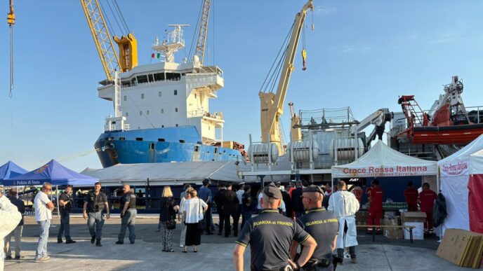 Sea Watch 5 Attracca A Marina