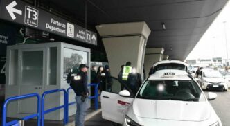 Sei Tassisti Delle28099Aeroporto Di