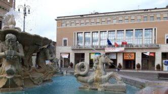 Shopping Sotto Le Stelle A Pes
