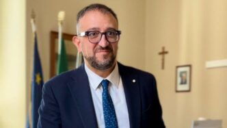 Sindaco Dell27Aquila Rivolge Un