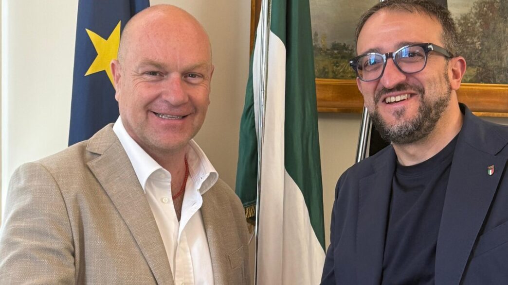 Sindaco Dell27Aquila E Nuovo Pr