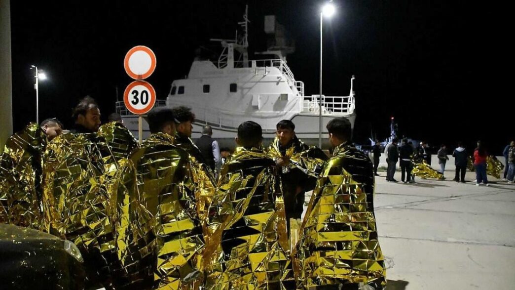 Soccorsi 61 Migranti Al Largo
