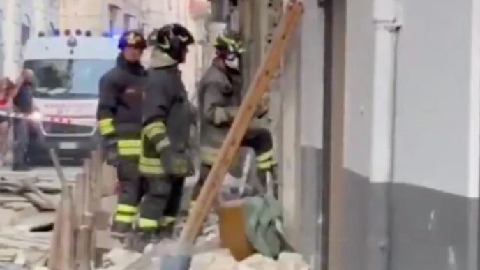 Soccorsi A Napoli Dopo Esplosi