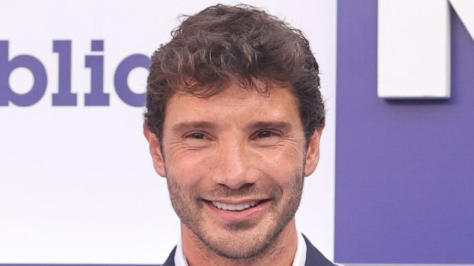 Stefano De Martino C3A8 Single Pe