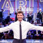 Stefano De Martino Domina Con Ascolti Record In Affari Tuoi E Si Prepara A Sanremo 2026