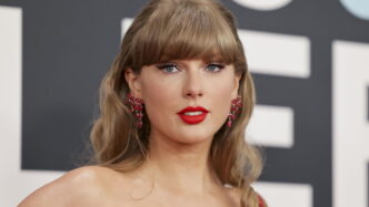 Taylor Swift Ottiene Ordine Re