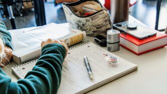 Tensione Tra Maestra E Famigli