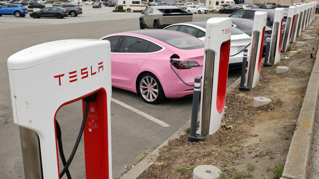 Tesla Inizia Il Servizio Di Ro