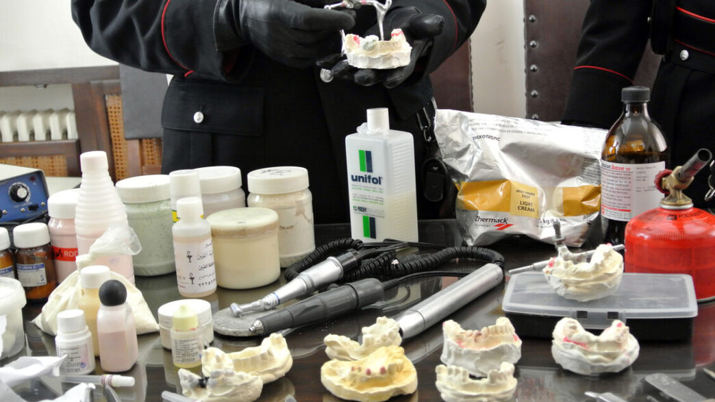 Tre Finti Dentisti Denunciati