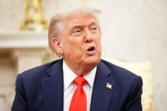 Trump Firma Le Risoluzioni Per