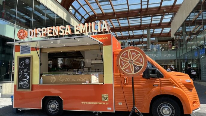Un Food Truck Di Dispensa Emil