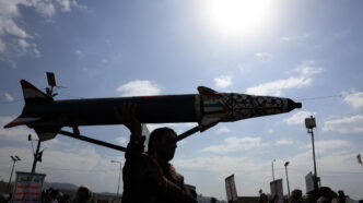 Un Missile Lanciato Dallo Yeme