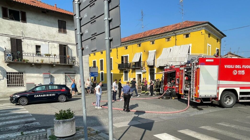 Un Uomo Straniero Tenta Di Dar