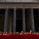 Una Catena Umana In Piazza Della Rotonda Per Dire Basta Alle Violazioni In Medioriente