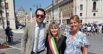 Una Delegazione Del Comune Di