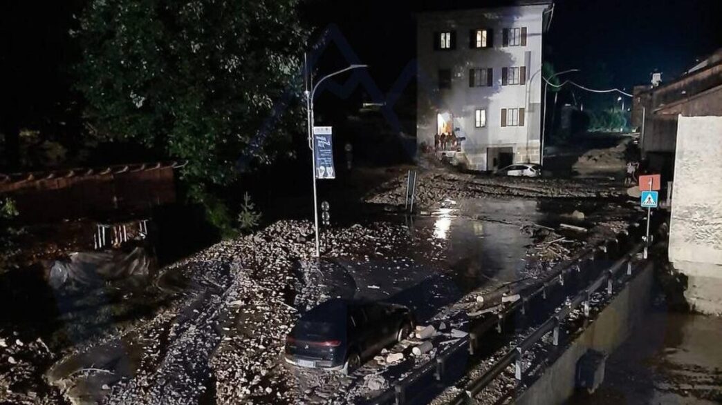 Una Frana Di Fango E Detriti I
