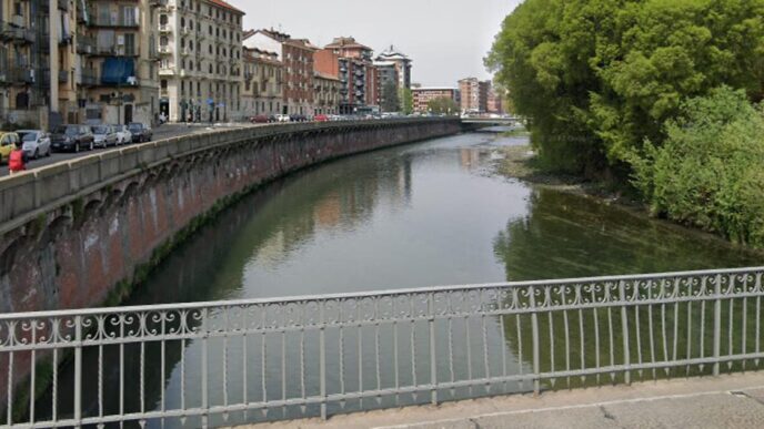Una Giovane Salvata Sul Ponte