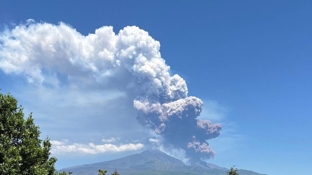 Una Nube Eruttiva Alta Diversi