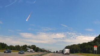 Una Palla Di Fuoco Attraversa