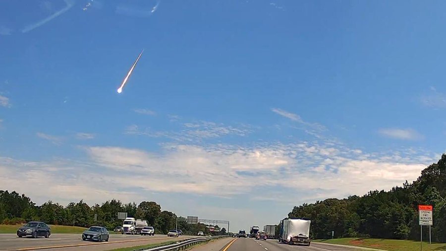 Una Palla Di Fuoco Attraversa