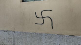 Una Svastica E Simboli Suprema