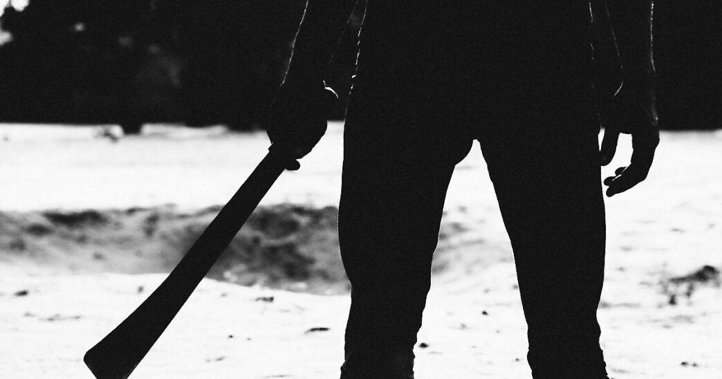 Uomo Armato Di Machete Scatena