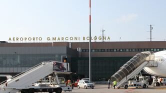 Uomo Espulso Evade Polizia E D