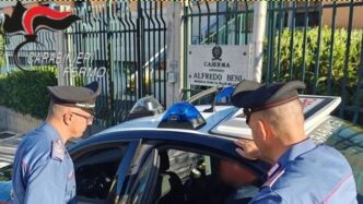 Uomo Ubriaco Aggredisce Carabi