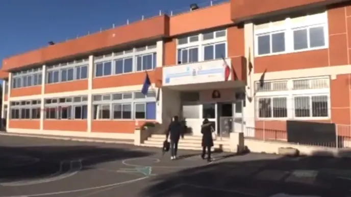 Vandalismo Alla Scuola Salvo D