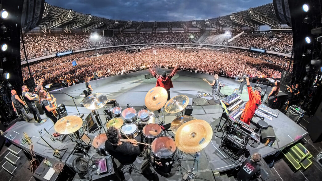 Vasco Rossi Accende Lo Stadio