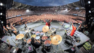 Vasco Rossi Accende Lo Stadio