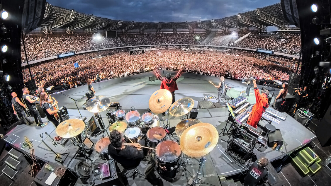 Vasco Rossi Accende Lo Stadio