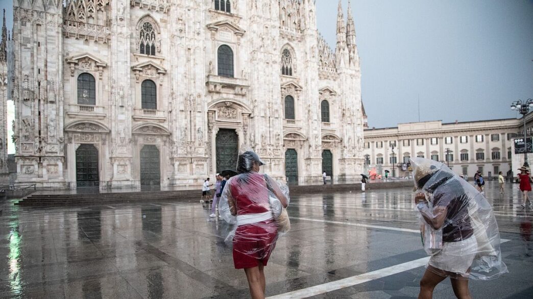 Vento Forte A Milano Provoca C