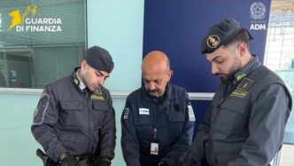 Viaggiatore Fermato A Ancona C