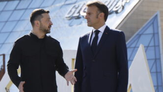Zelensky E Macron Discutono Le28099