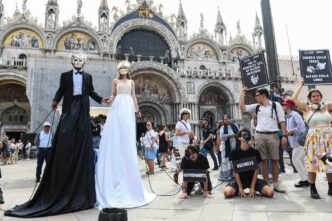 A Venezia Protesta Di Extincti