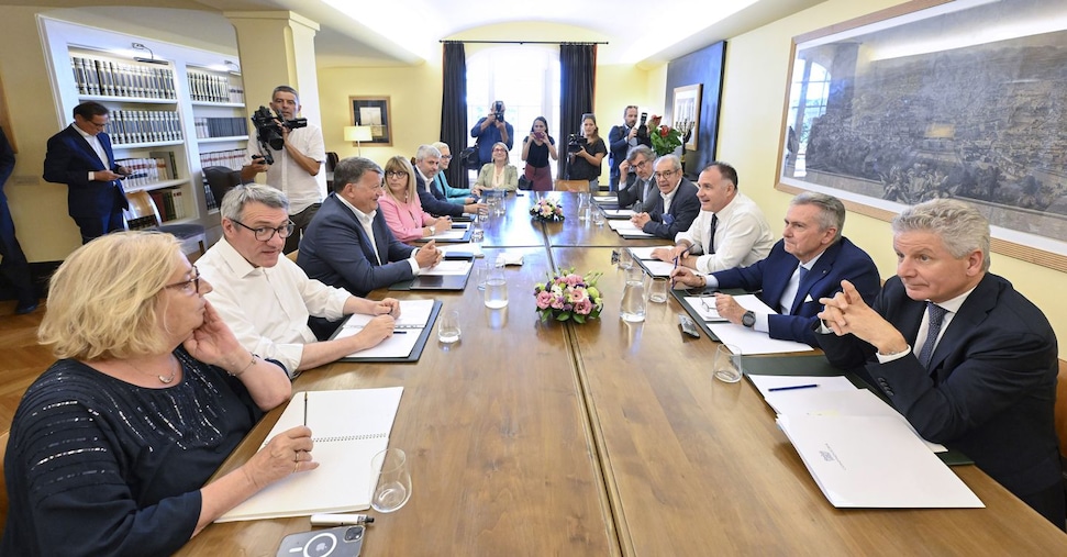 Confronto Tra Confindustria E
