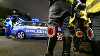 Giovane Carabiniere E Fidanzat