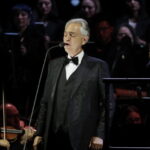 Il Maestro Andrea Bocelli Rinnova Il Sostegno All’apicoltura Italiana Dal Teatro Comunale Di Lajatico
