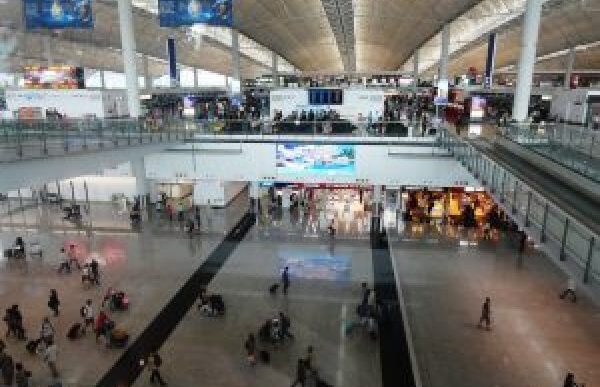 L27Aeroporto Di Hong Kong Segna
