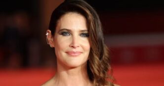 Le28099Attrice Cobie Smulders Entra