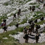 130 Giovani Aspiranti Alpini Scalano Le Cime Del Gran Sasso In Preparazione Alla Cerimonia Del Cappello Con La Penna