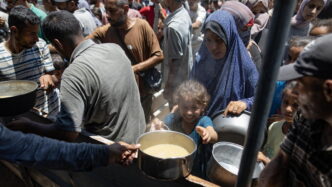 A Gaza Mille Persone Affamate