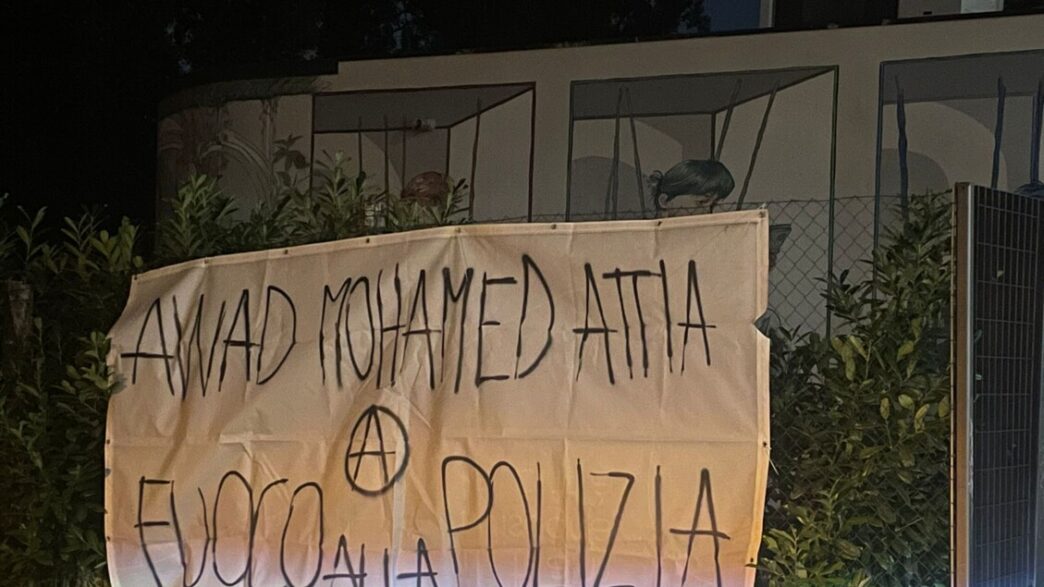 A Padova Uno Striscione Con Mi