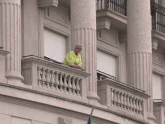 A Trieste Sospeso Le28099Aumento De