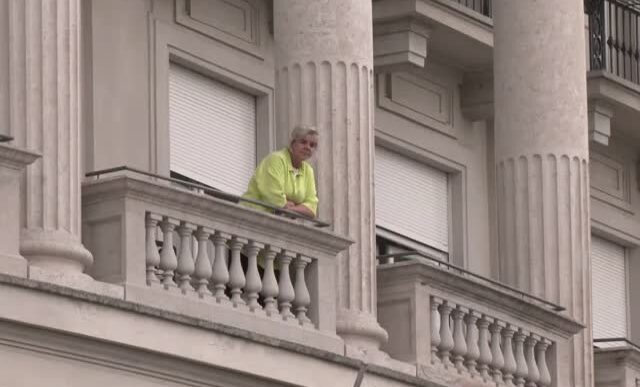 A Trieste Sospeso Le28099Aumento De