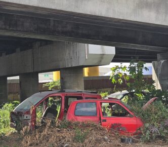 Ad Arzano Carcasse Di Auto Abb